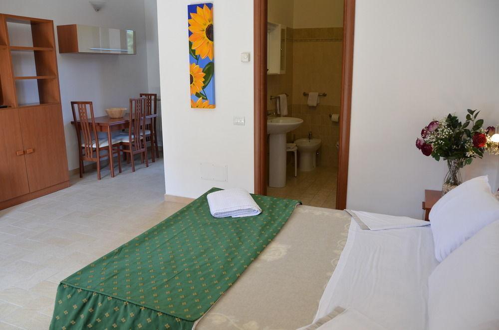 Il Casaletto Dei Ludi Aparthotel Aranova Ngoại thất bức ảnh