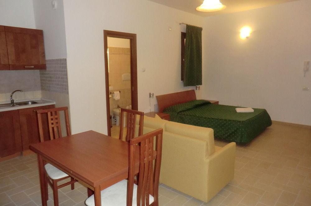 Il Casaletto Dei Ludi Aparthotel Aranova Ngoại thất bức ảnh