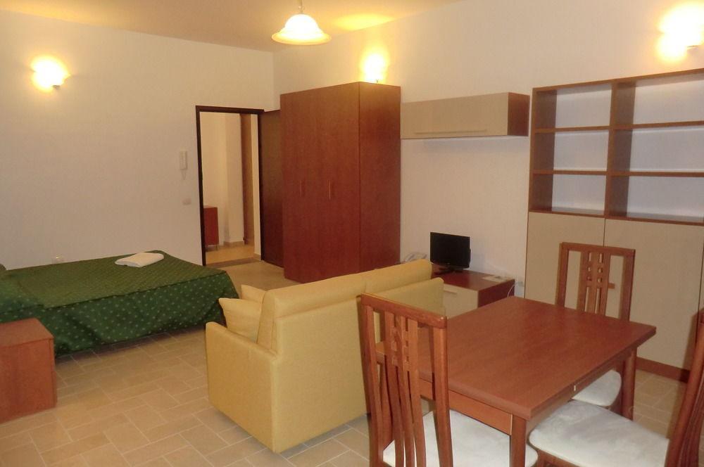 Il Casaletto Dei Ludi Aparthotel Aranova Ngoại thất bức ảnh
