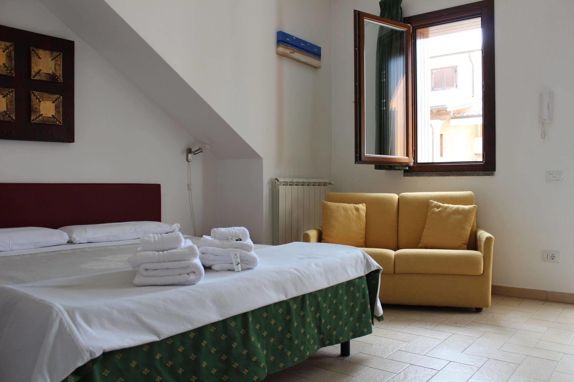 Il Casaletto Dei Ludi Aparthotel Aranova Ngoại thất bức ảnh
