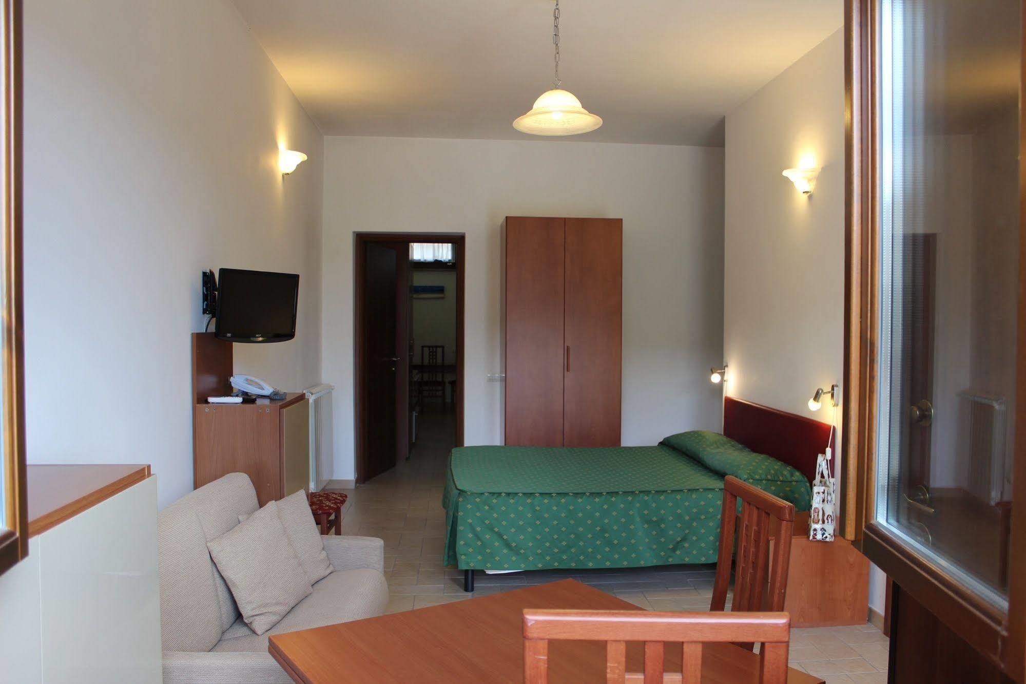Il Casaletto Dei Ludi Aparthotel Aranova Ngoại thất bức ảnh