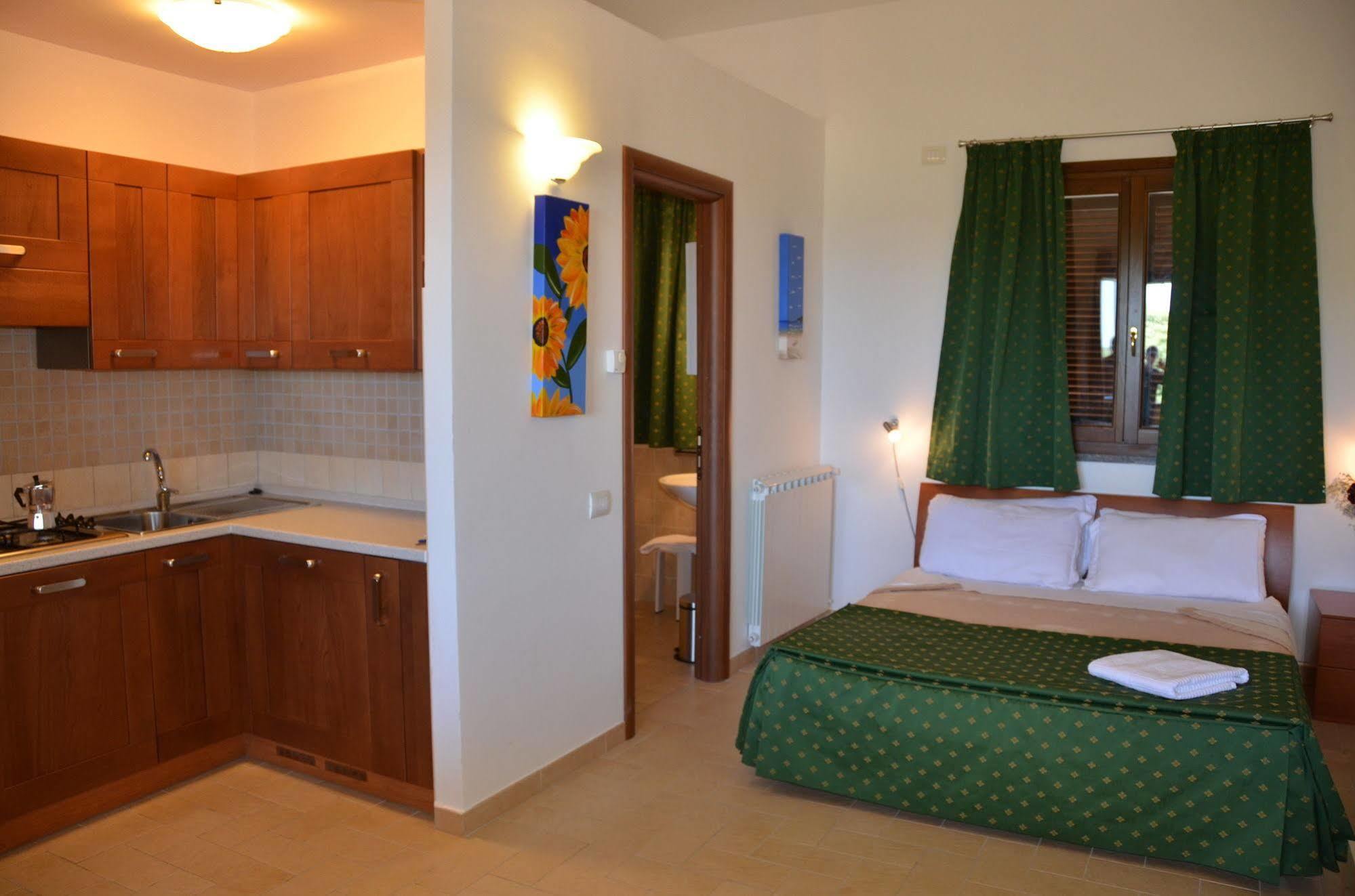 Il Casaletto Dei Ludi Aparthotel Aranova Ngoại thất bức ảnh