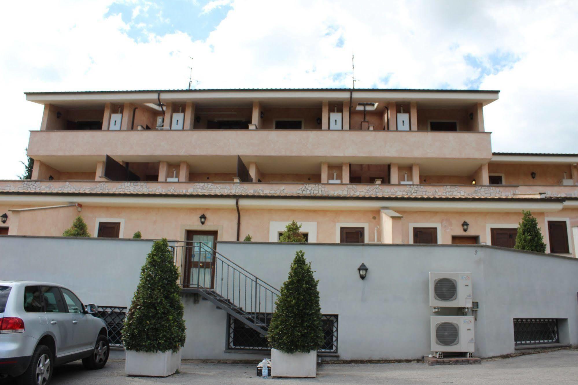 Il Casaletto Dei Ludi Aparthotel Aranova Ngoại thất bức ảnh